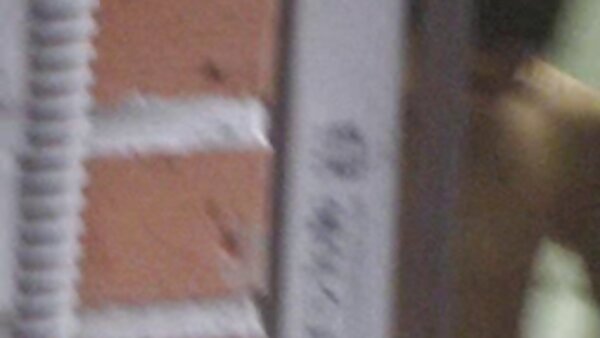 Julia Roca zieht ihre Jeansshorts aus und geht direkt auf kostenlose pornos xxx den Schwanz ihres Freundes zu