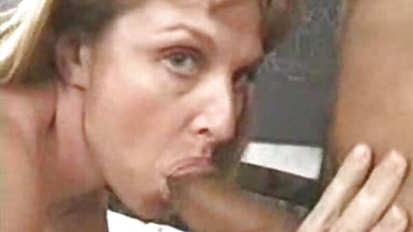 Das schlüpfrige Shemale-Gangbang-Video endet in einer Hardcore-Gesichtsfick-Szene xxx sexfilme