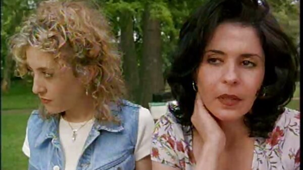 Scharfes brünettes Luder macht xxx filme for free mit unerfahrenem jungen Wichser rum