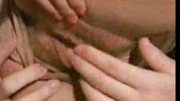 Die üppige japanische Milf porn filme free Daiya Nagare wird mit dem Finger in ihre erregte Muschi gefickt