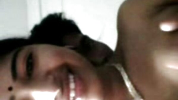 Das göttliche dunkelhaarige Mädchen Lexi Swallow bekommt ihre Brüste und ihre Muschi sex filme free geleckt