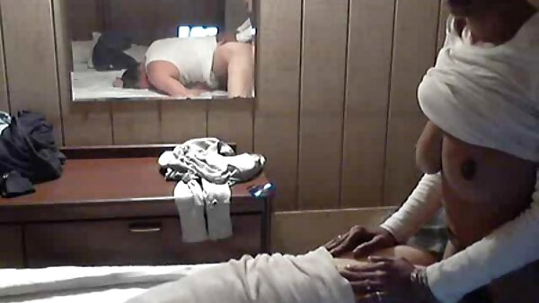 Die schöne xxx filme kostenlos Krankenschwester in Strümpfen Natalia Forrest gibt in einem heißen POV-Clip einen Tugjob