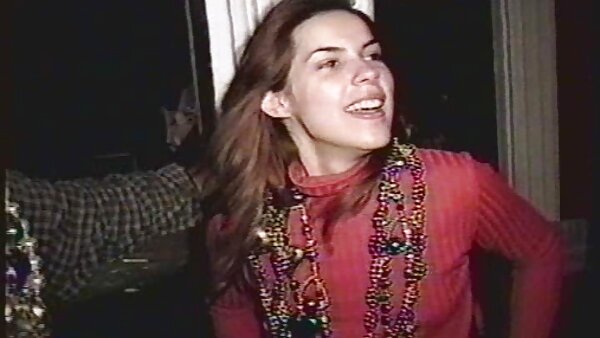 Verführerische und auffällige brünette Lesben lecken sich gegenseitig kostenlose xxx pornos die feuchten Fotzen