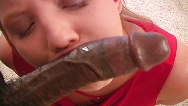 Die dreckige Shemale-Schlampe mit Korsett und xxx free filme Strümpfen wird hart im Doggystyle gebumst