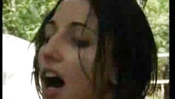 Die spermasüchtige japanische Schlampe Konoha wird in free üorn movies einem Hardcore-MMF-Dreier-Pornovideo vollgespritzt