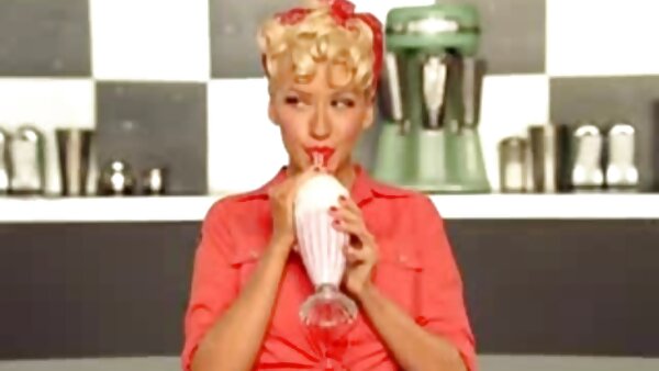 Die umwerfende Brünette Kendra Lust kostenlose xxxfilme bekommt ihren Körper gestreichelt