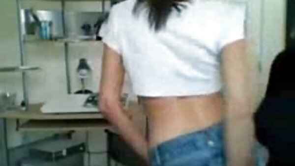 Das verspielte braunhaarige Mädel Stacy Snake bekommt Cunnilingus sex filme free